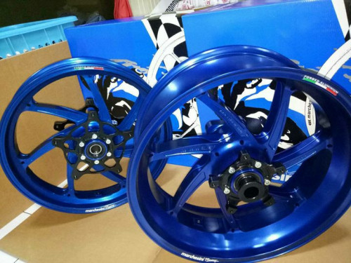 7 Spokes Wheel with Sprocket - Blue Anodized Limited